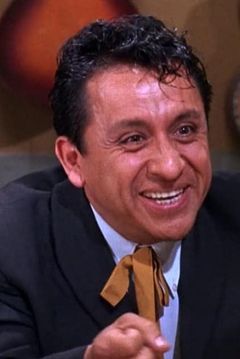 Jose Gonzales-Gonzales interpreta Garage Owner