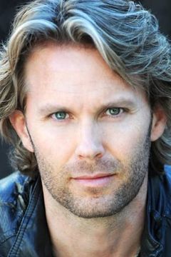 Brian Gross interpreta Lt. White