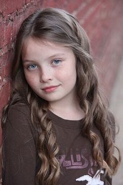 Rachel St. Gelais interpreta Little Girl on Playground
