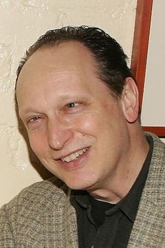 Paul Lazar interpreta Tommy Boyle