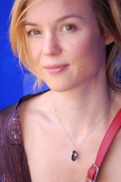 Stéphanie Van Vyve interpreta Elaine
