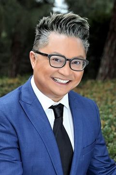 Alec Mapa interpreta Gill Samms