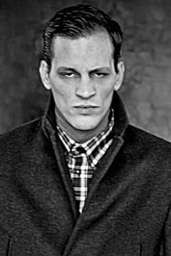 James Deano interpreta Karl le skin