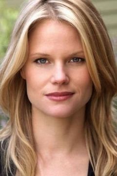 Joelle Carter interpreta Ava Crowder