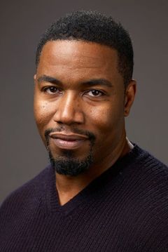 Michael Jai White interpreta Robert Jackson