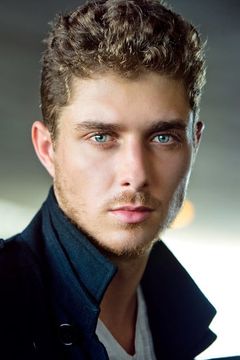 Alex Cubis interpreta Erik