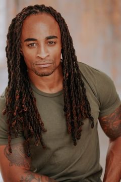 Ursa Gifted Major interpreta Party Boy