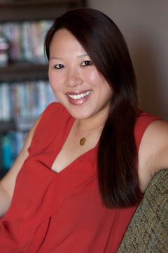 Emily Ting interpreta Woman on Phone