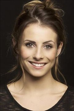 Courtney Pruce interpreta Debutante