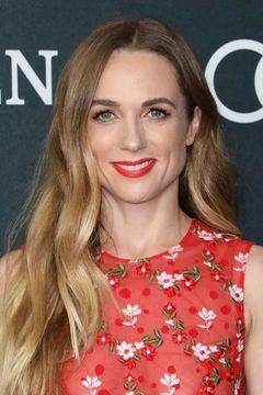 Kerry Condon interpreta Dr. Zoe Boyle