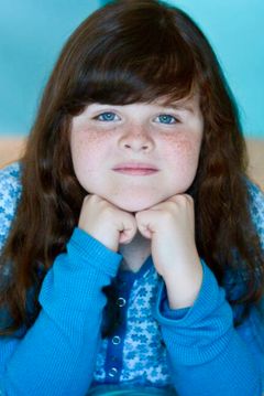 Kaelyn Breitkopf interpreta Angela