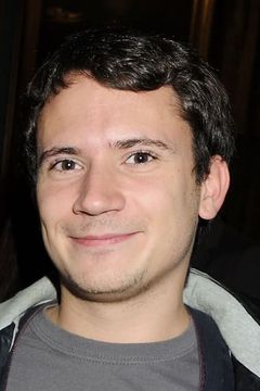 Gabriel Thomson interpreta Sacha Filipov