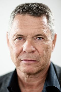 Ronald Nitschke interpreta Horst Drescher