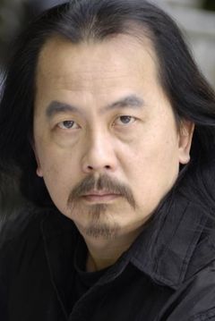 David T. Lim interpreta Tattoo Man