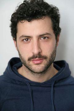 Andrea Romano interpreta Luciano