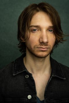 Elliott Francis interpreta Soldier (uncredited)