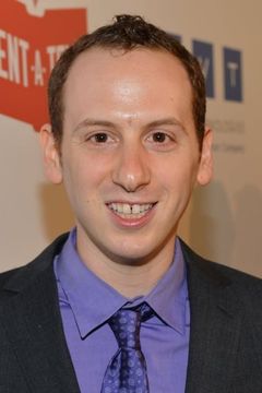 Josh Sussman interpreta Clayton
