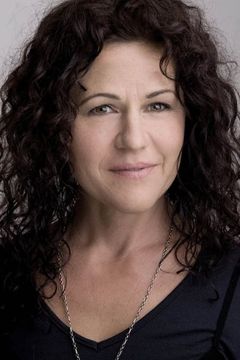 Rachel Nash interpreta Karen