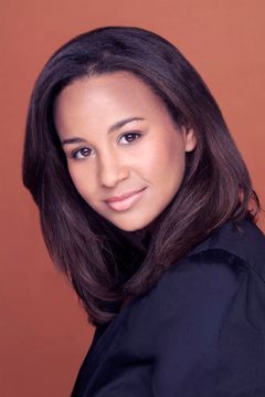 Shadia Simmons interpreta Jenny Morrow
