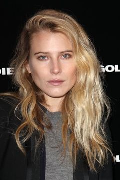 Dree Hemingway interpreta Tipper