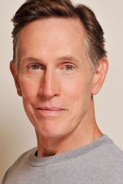 Mark Metcalf interpreta The Master
