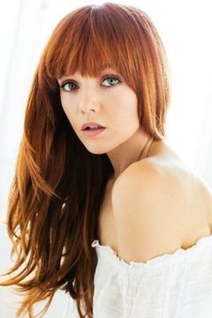 Hannah Rose May interpreta Kara