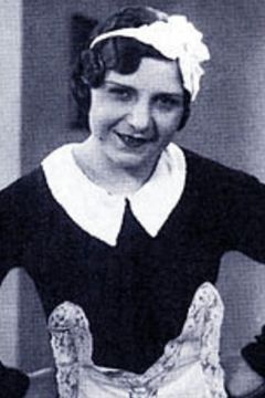 Lydia Simoneschi interpreta Giulia's mother (voice)