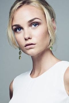 Joanna Vanderham interpreta Penelope Blake