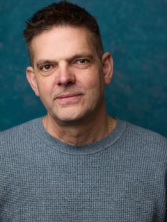 Kenton Craig interpreta Harlander's Butler