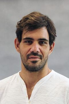 Juliano Cazarré interpreta Rui