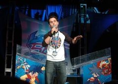 Daniel DeSanto interpreta Tucker
