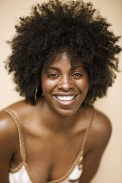 Ina Romeo interpreta Mrs. Logan