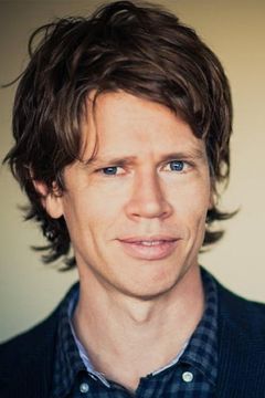 Brian Lee Franklin interpreta Davis Knight