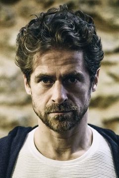 Dimitris Lalos interpreta Nasos Oikonomidis