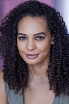 Bénédicte Mbaididje interpreta Gossipy Girl