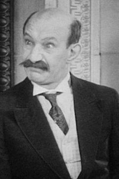 James Finlayson interpreta Lord Rocburg