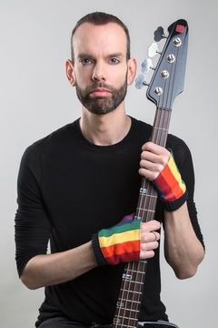 Stefan Olsdal interpreta Bass Guitar