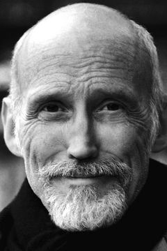 Trevor Allan Davies interpreta Golden Pearl Valet