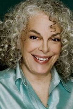 Marilyn Sokol interpreta Marie