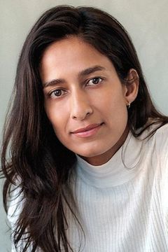 Emma Harvie interpreta Chaya Batra