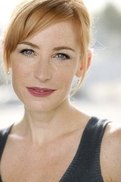 Karen Strassman interpreta (voice)