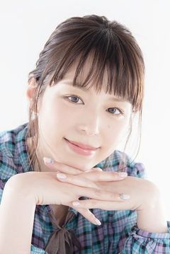 Aya Hirano interpreta Sasha / Atena
