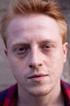 David Hürten interpreta Frank