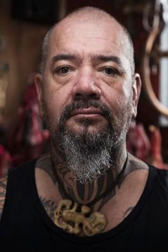 Gordon Toi Hatfield interpreta Riro