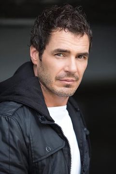 Dan Payne interpreta Beast
