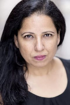 Shobu Kapoor interpreta Taj's Mother