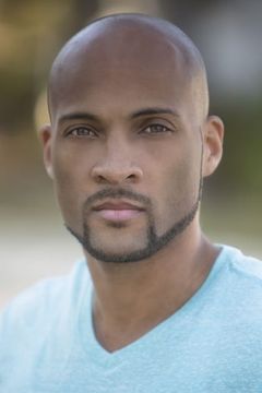 Kamal Jones interpreta Smithsonian Guard
