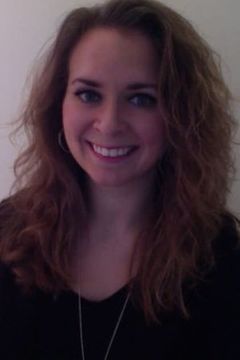 Gabrielle McAndrew interpreta Receptionist (uncredited)