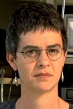 Laurie Lathem interpreta Kristen