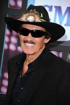 Richard Petty interpreta The King (voice)